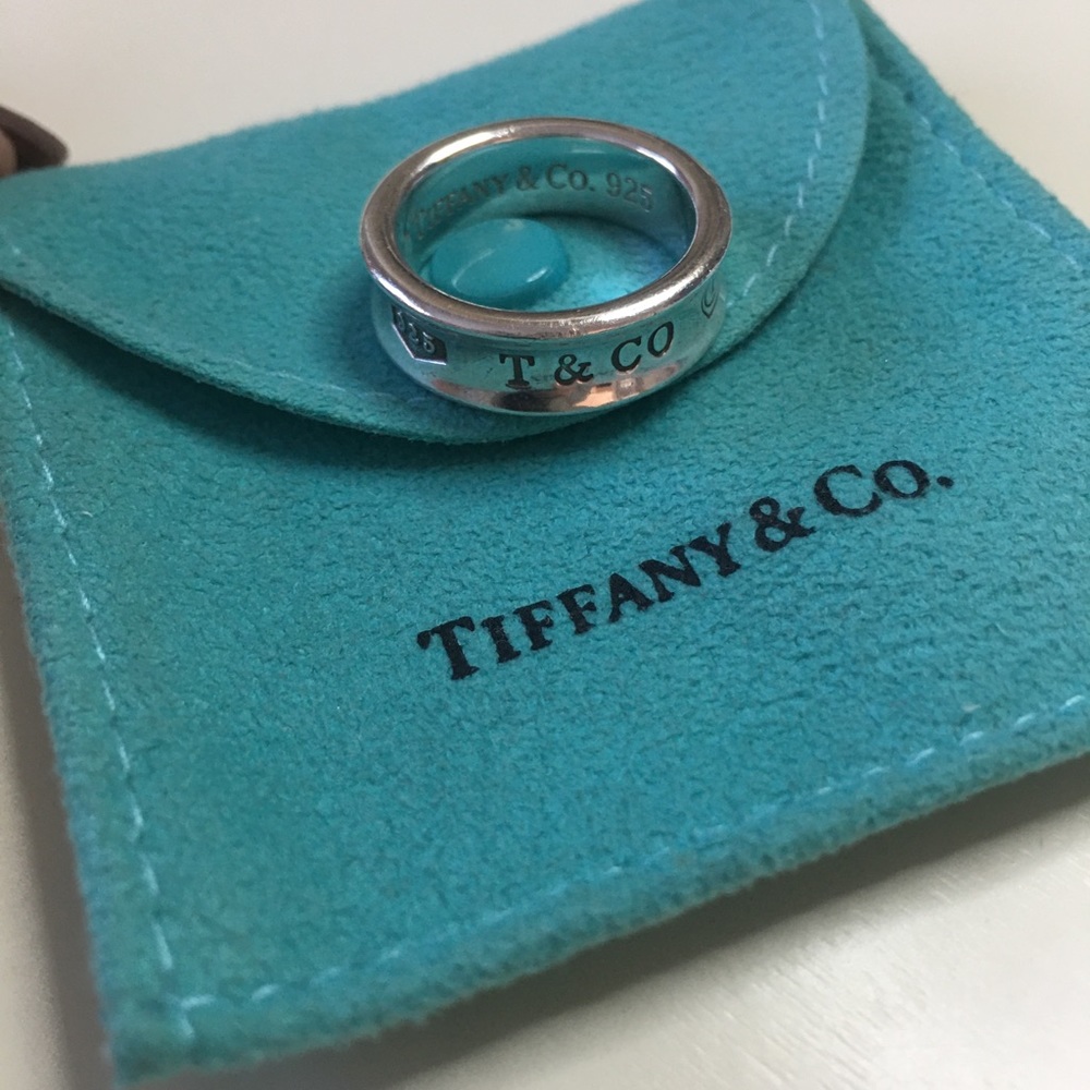 Tiffany & Co Return to Tiffany band ring. Sz 7.